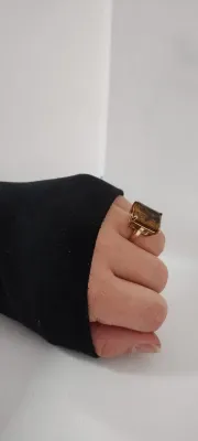 Anel Solitário Banhado a Ouro com Cristal Retangular Fumê